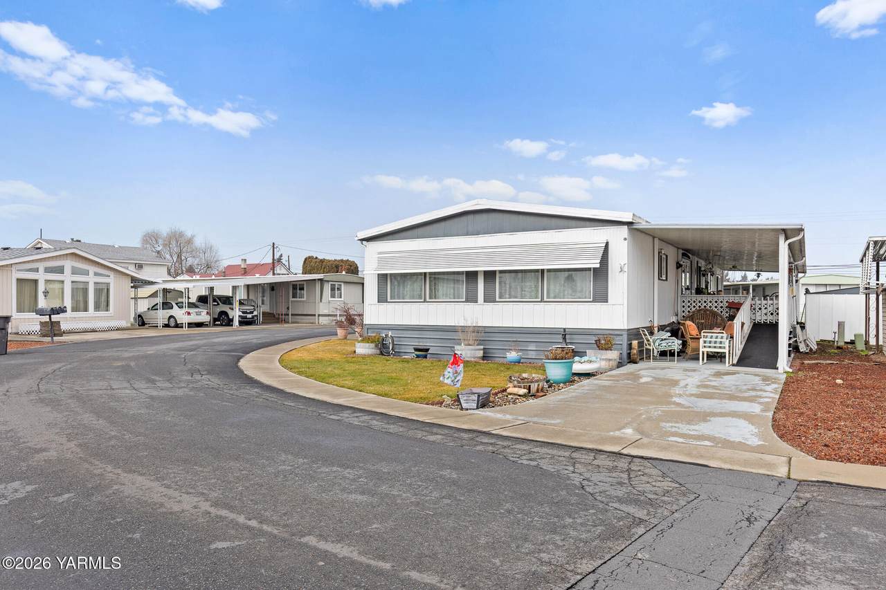 18 Washington Ave - Photo 1