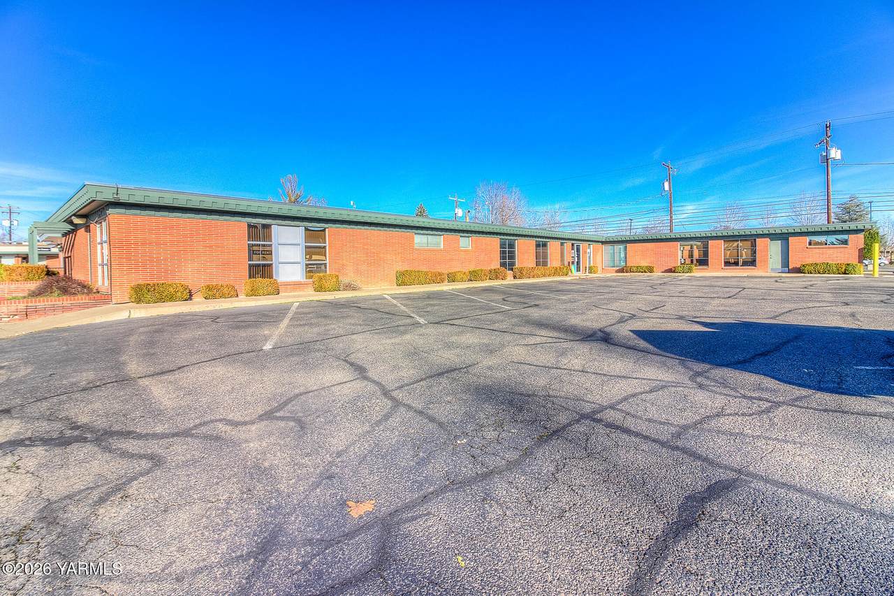 303 Holton Ave - Photo 1