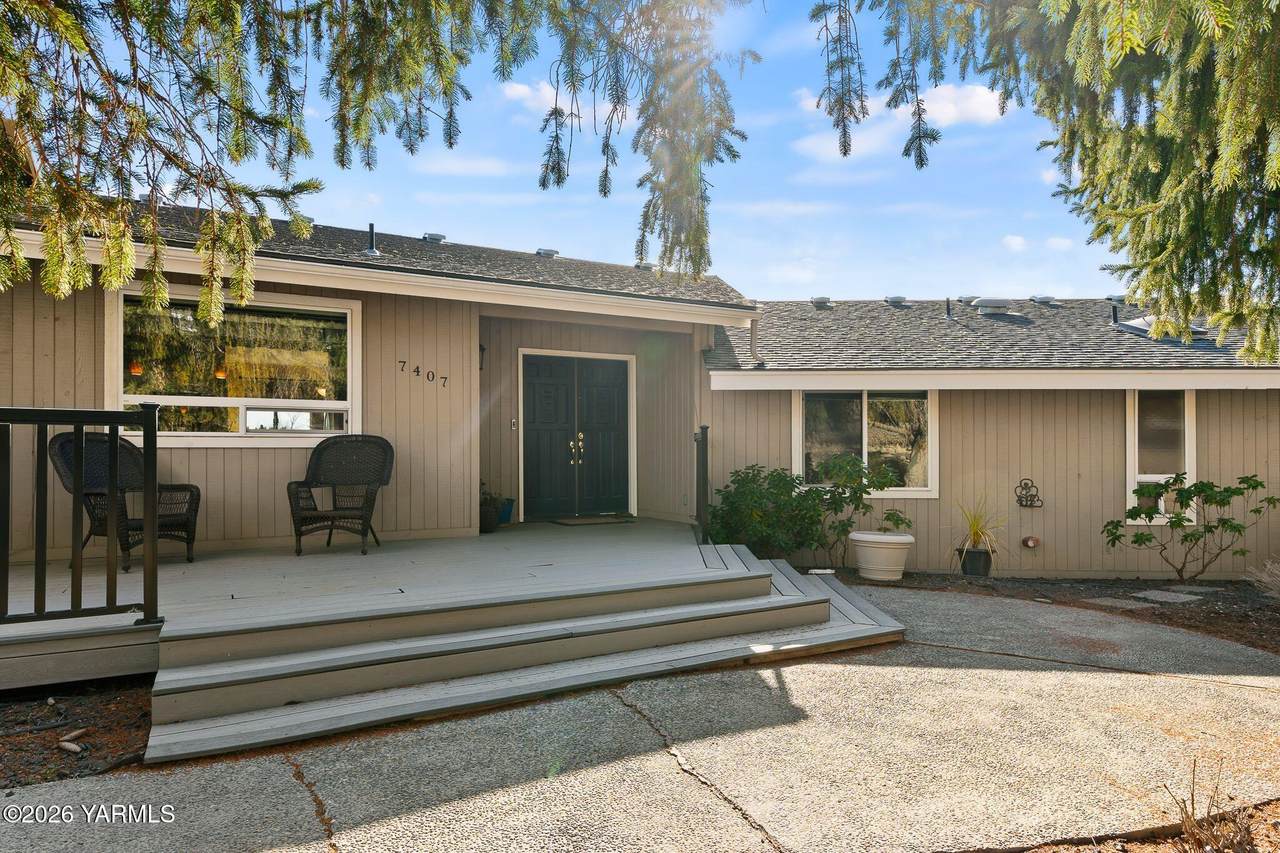 7407 Englewood Ave - Photo 1