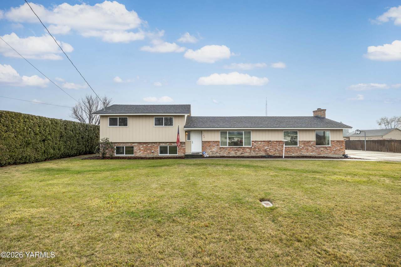 790 Bonnieview Rd - Photo 1