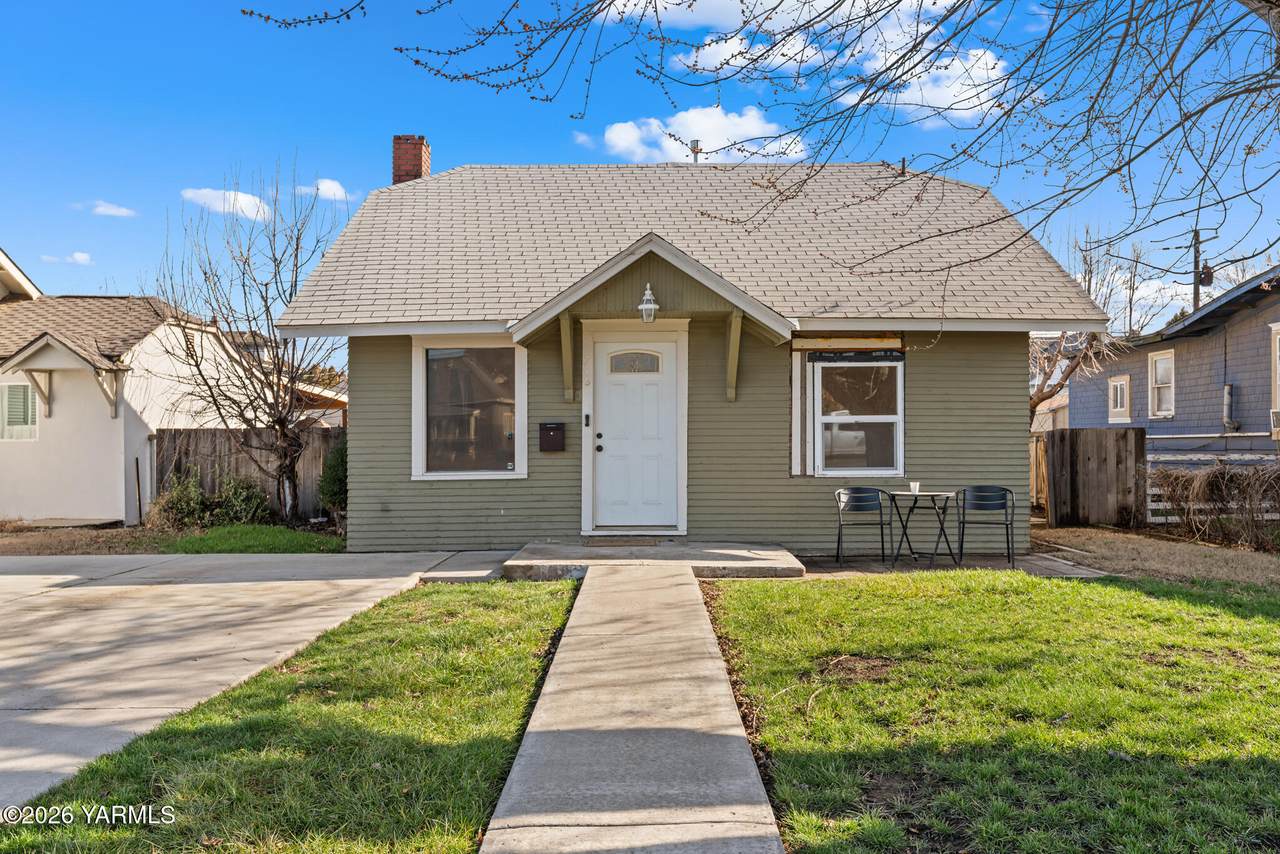 716 6th St - Photo 1