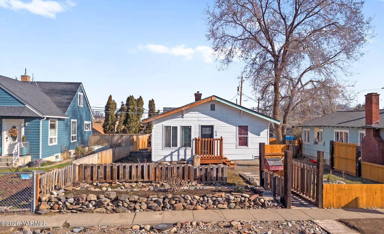 419 17th Ave - Photo 1