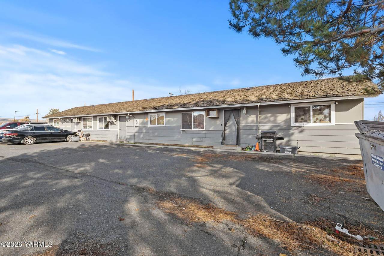 302 Pierce St - Photo 1