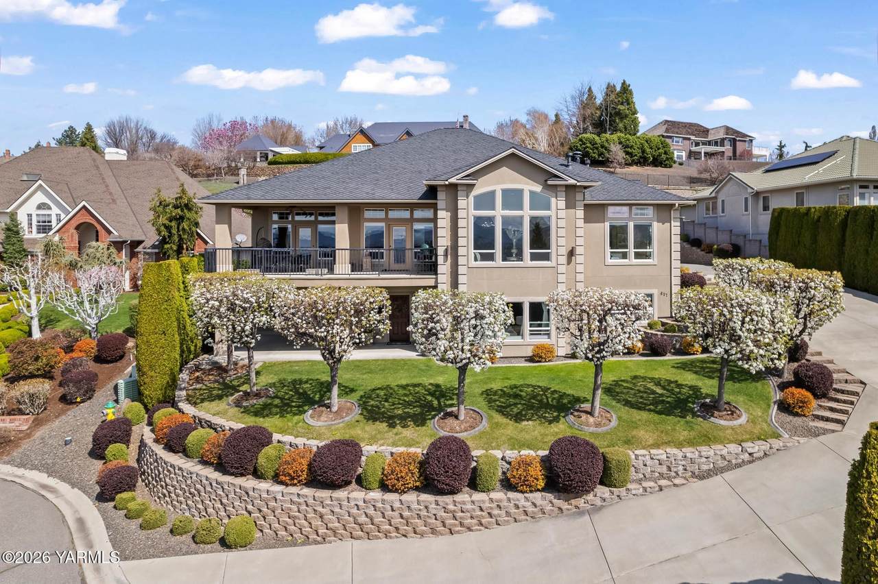 617 65th Ave - Photo 1