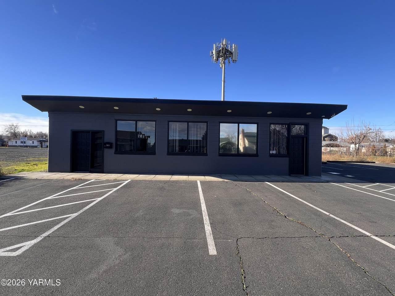 1014 6th Ave - Photo 1