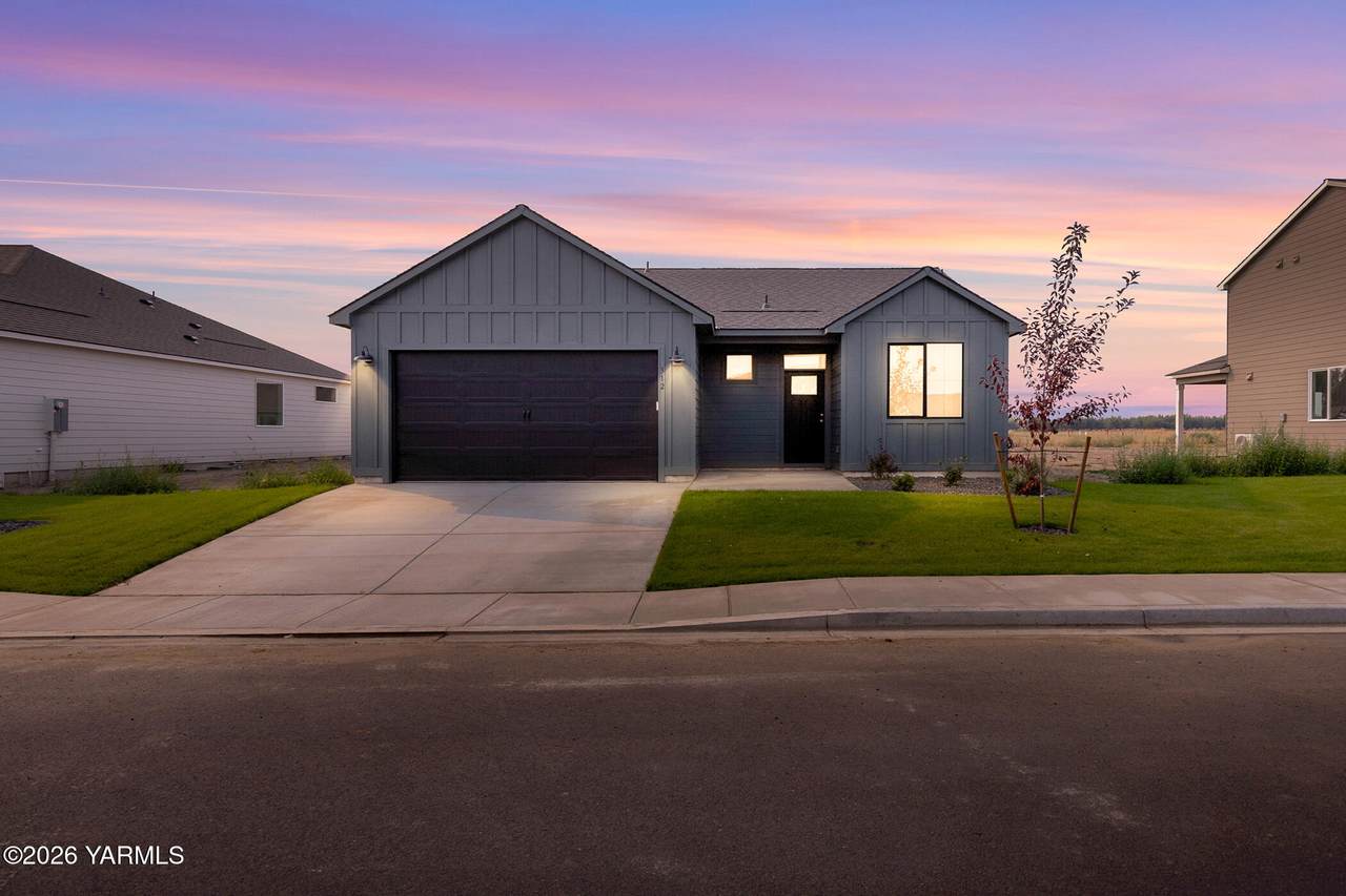 312 Amberly Ave - Photo 1