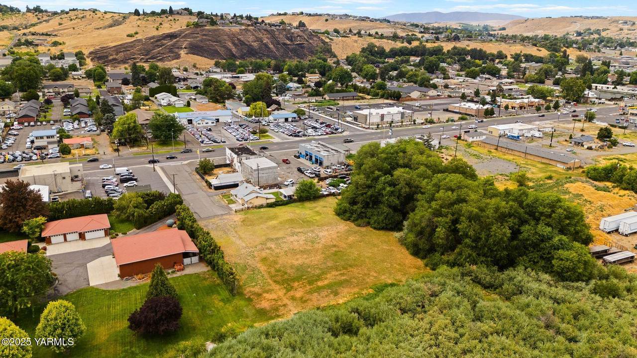 111 10th Ave - Photo 1