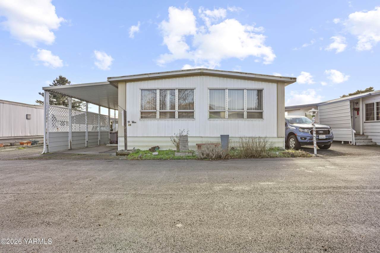 1011 34th Ave - Photo 1