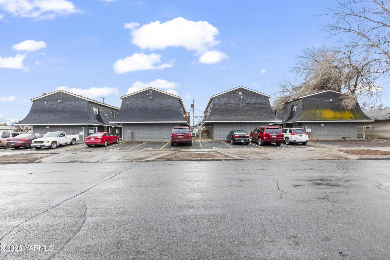 1408 Roosevelt Ave - Photo 1