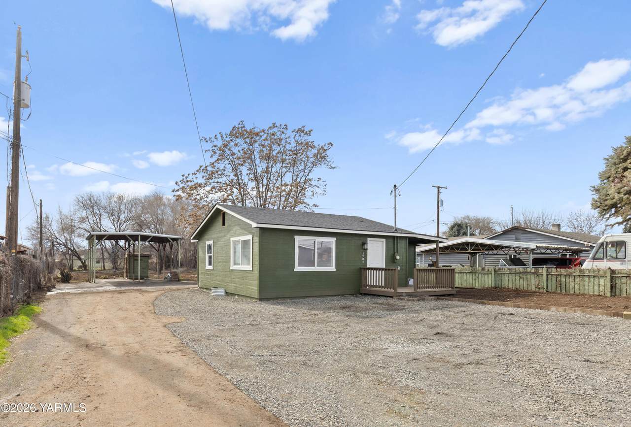 1904 Mcnair Ave - Photo 1