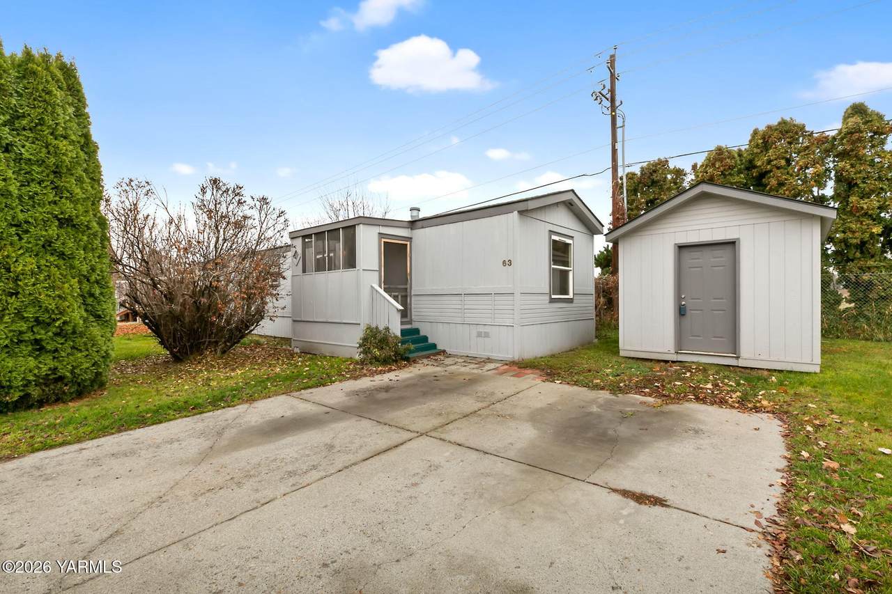 7610 Nob Hill Blvd - Photo 1