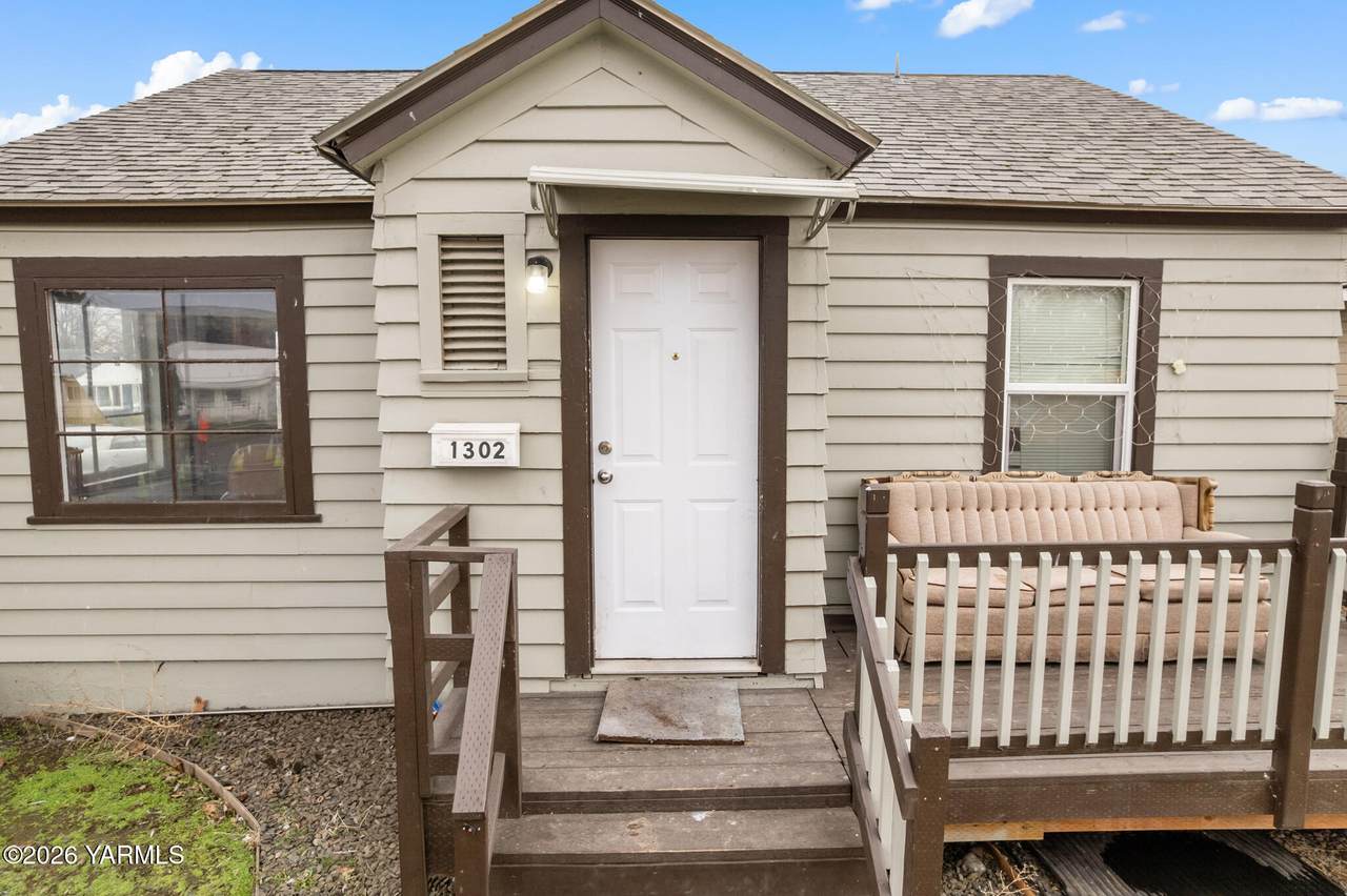 1302 Mckinley Ave - Photo 1