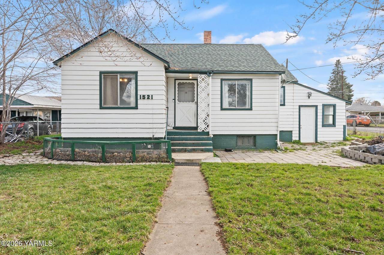 1521 Cornell Ave - Photo 1