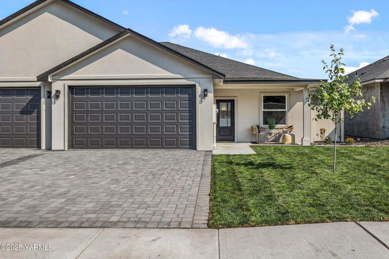 2521 47th Ave - Photo 1