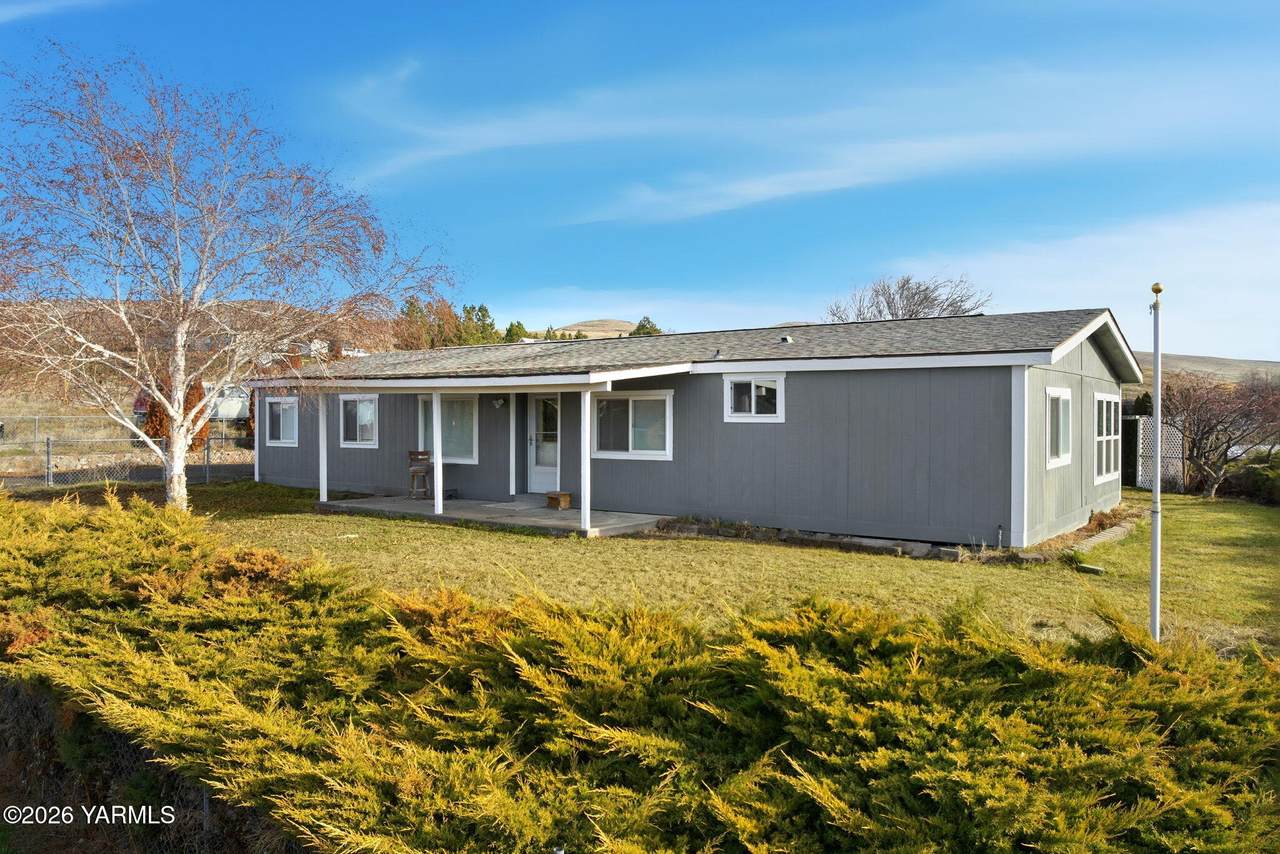 401 Clemans View Rd - Photo 1