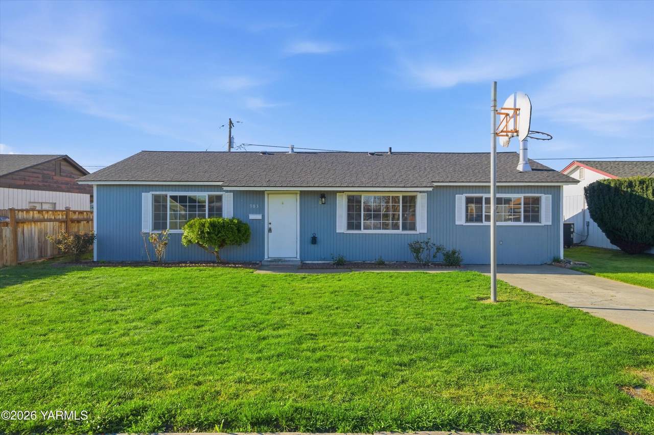 303 9th St - Photo 1