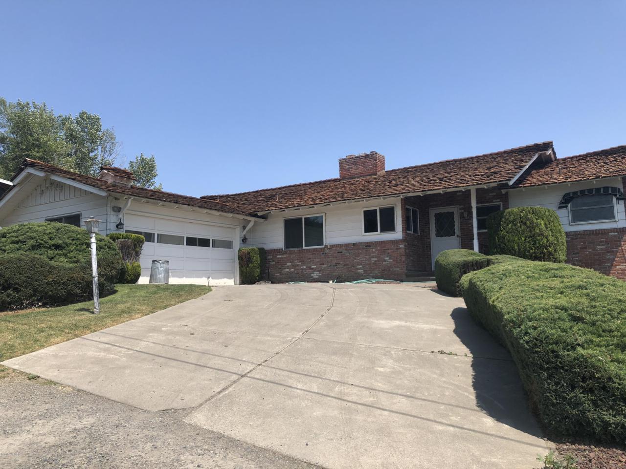 703 Lockhart Dr - Photo 1