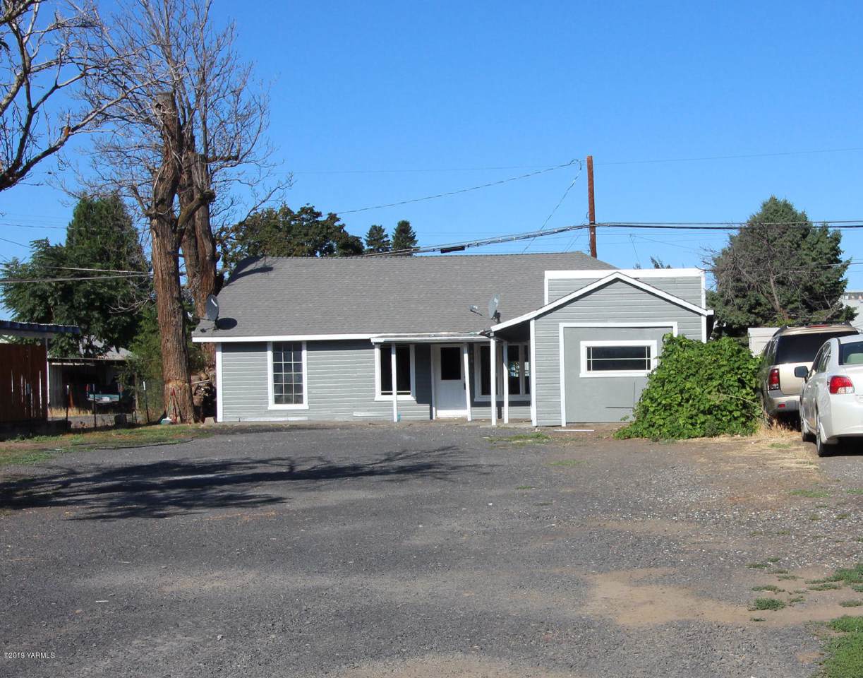 606 10th Ave - Photo 1