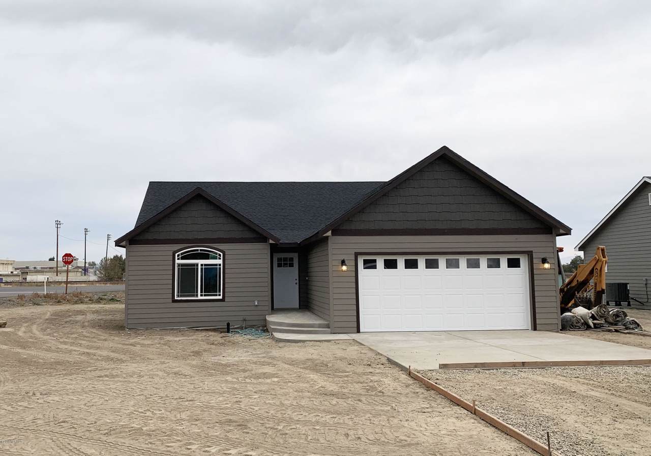 605 South St - Photo 1