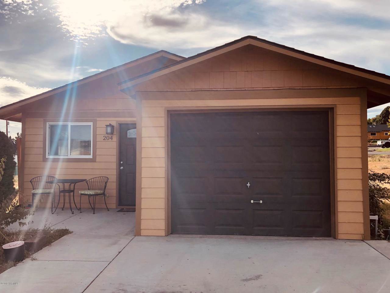 204 81st Ave - Photo 1