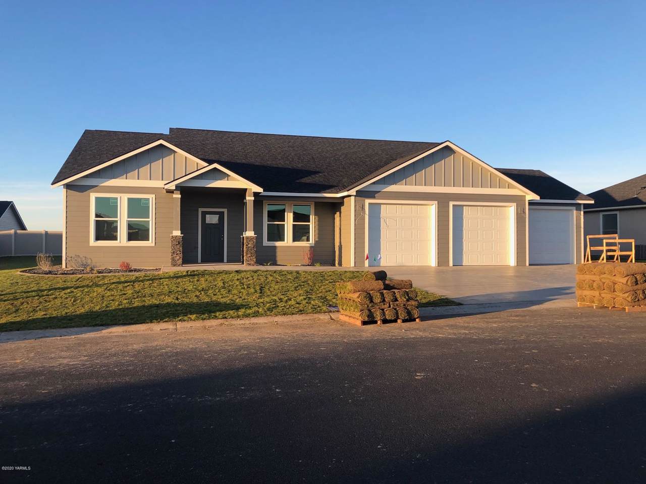 1480 Goodlander Rd - Photo 1