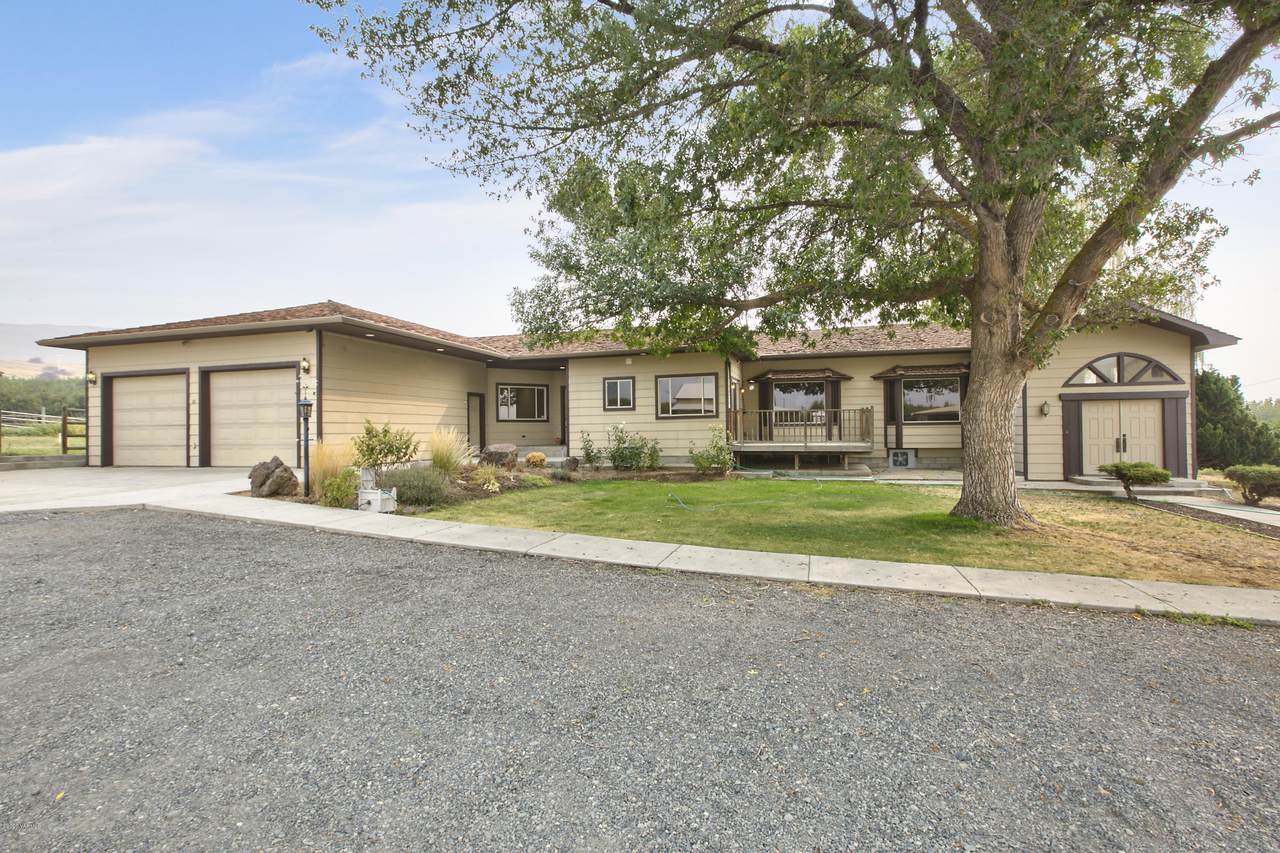 1471 Yakima Valley Hwy - Photo 1