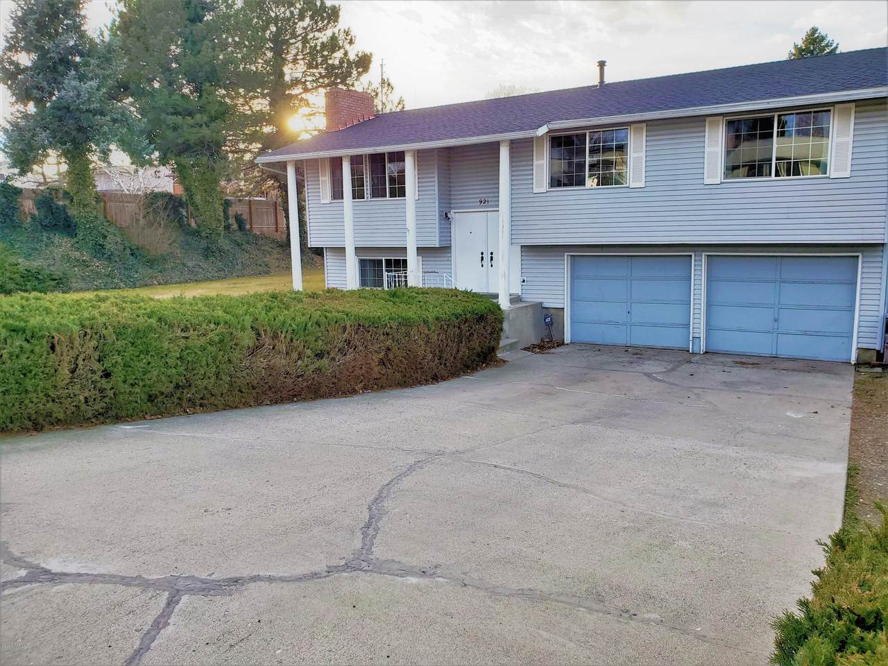 921 Taylor St - Photo 1