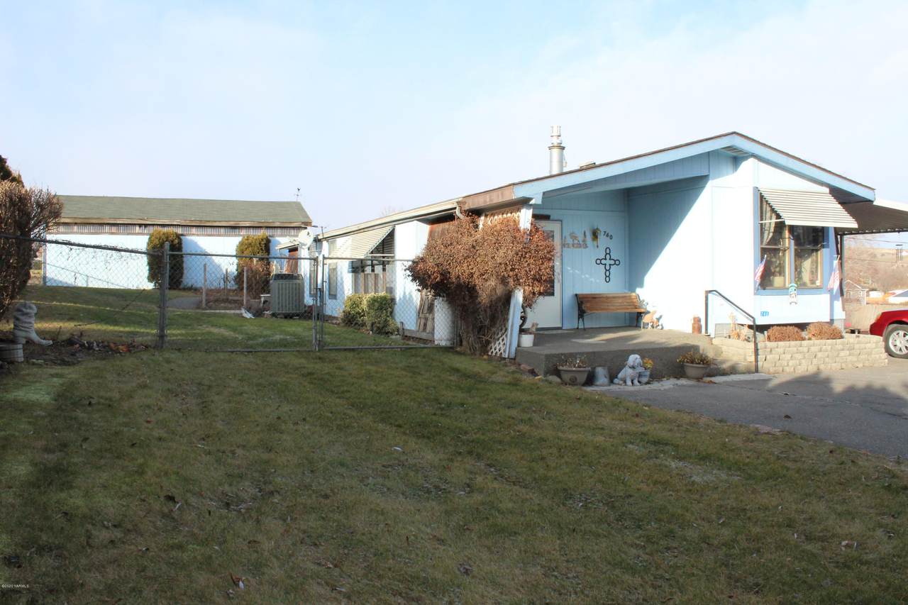740 Lancaster Rd - Photo 1