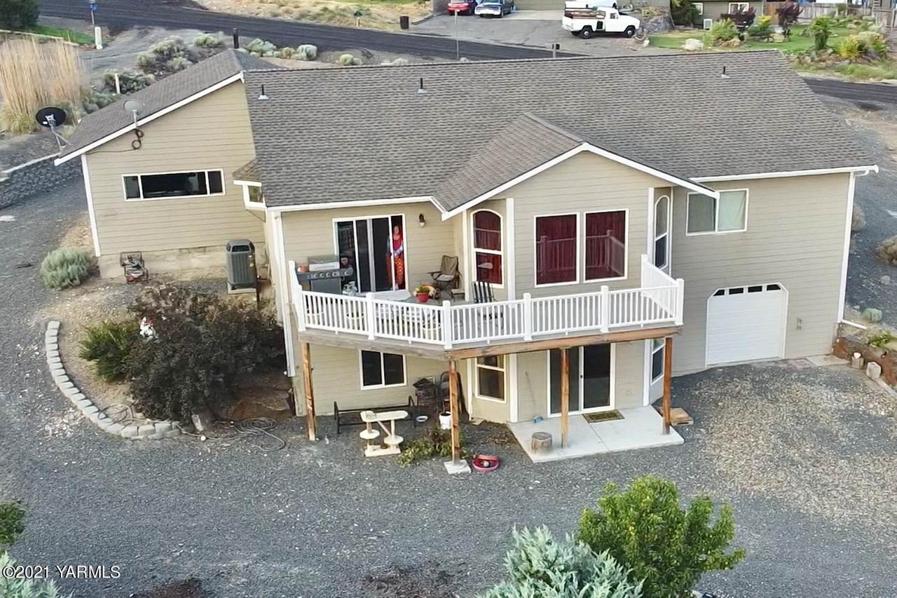 241 Perry Way - Photo 1