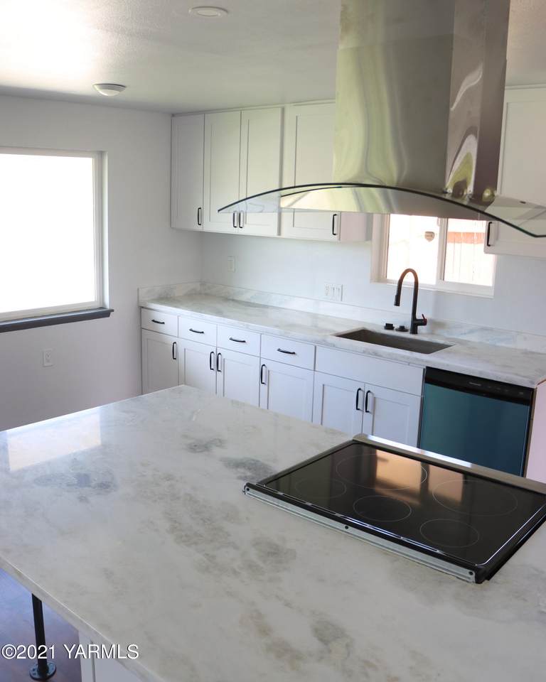 107 3rd St - Photo 1