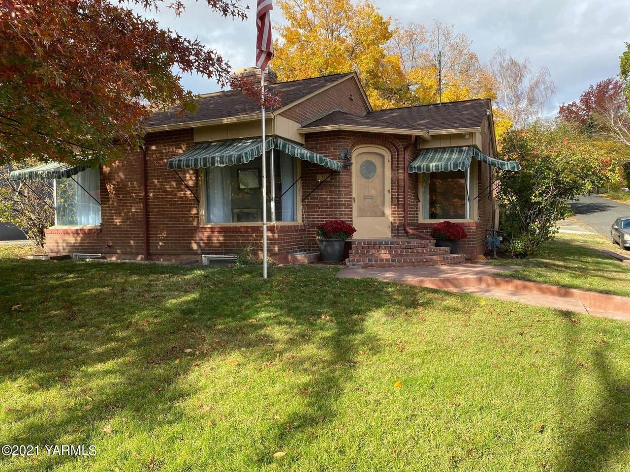 2301 Chestnut Ave - Photo 1