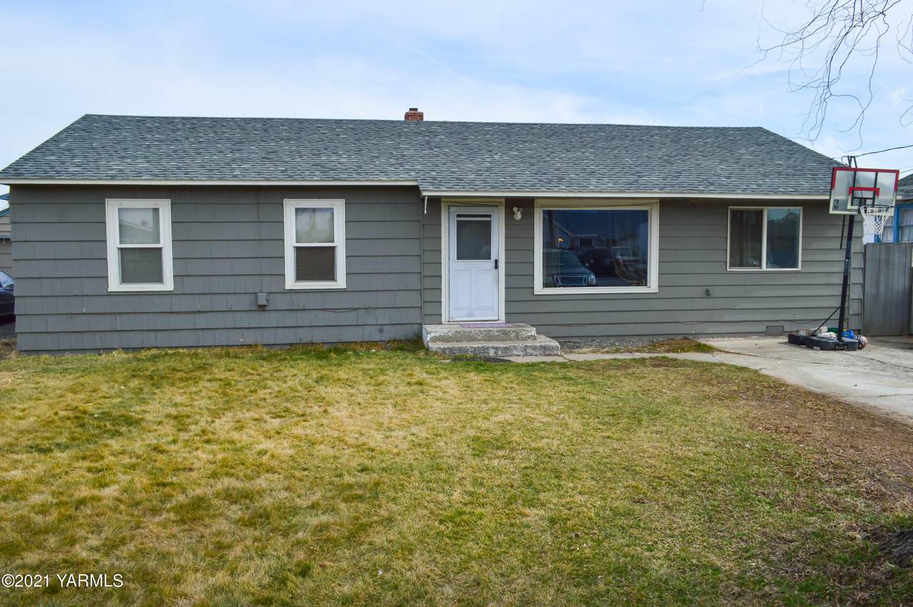 1809 8th Ave - Photo 1