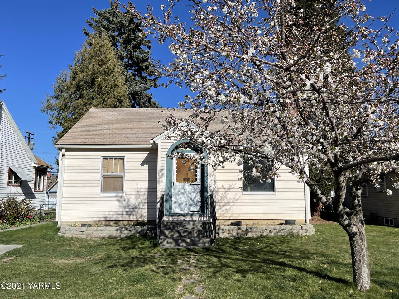 919 17th Ave - Photo 1