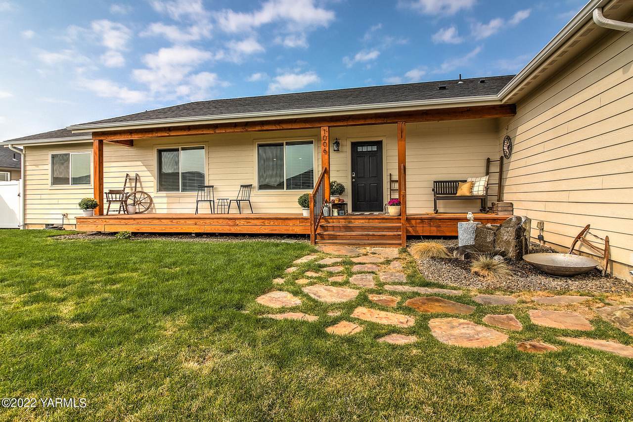 1006 Brynna Ln - Photo 1