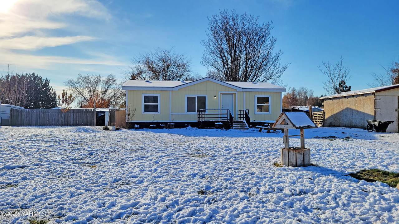 2038 Selah Loop Rd - Photo 1