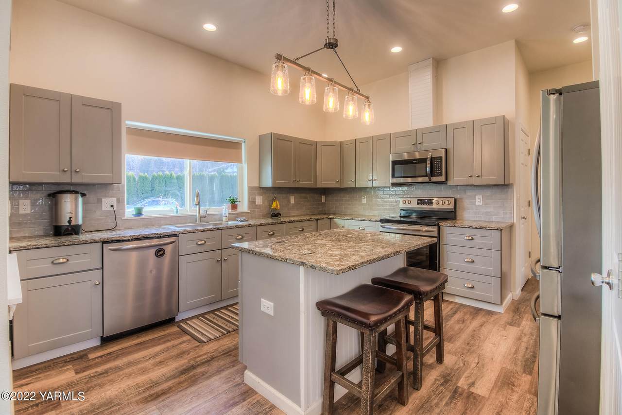 1647 Naches Rd - Photo 1