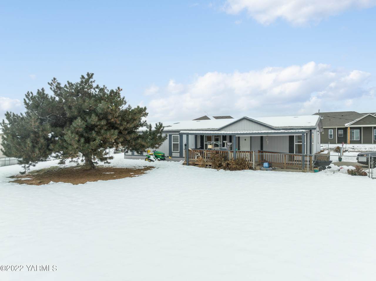 2206 72nd Ave - Photo 1