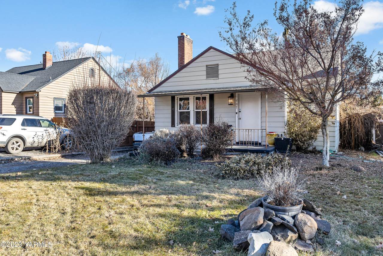 707 18th Ave - Photo 1