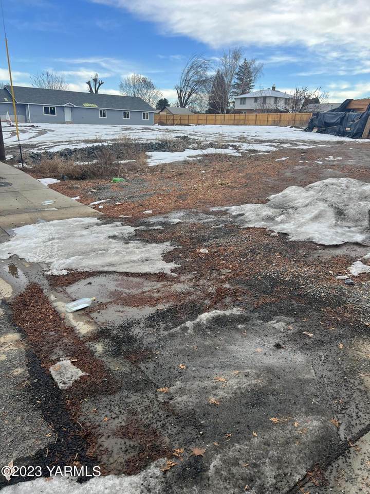 1916 Mead Ave - Photo 1