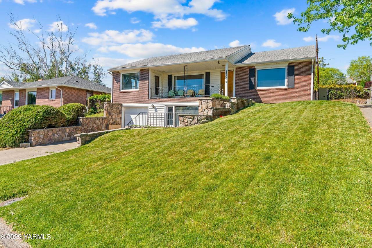 2705 Shelton Ave - Photo 1