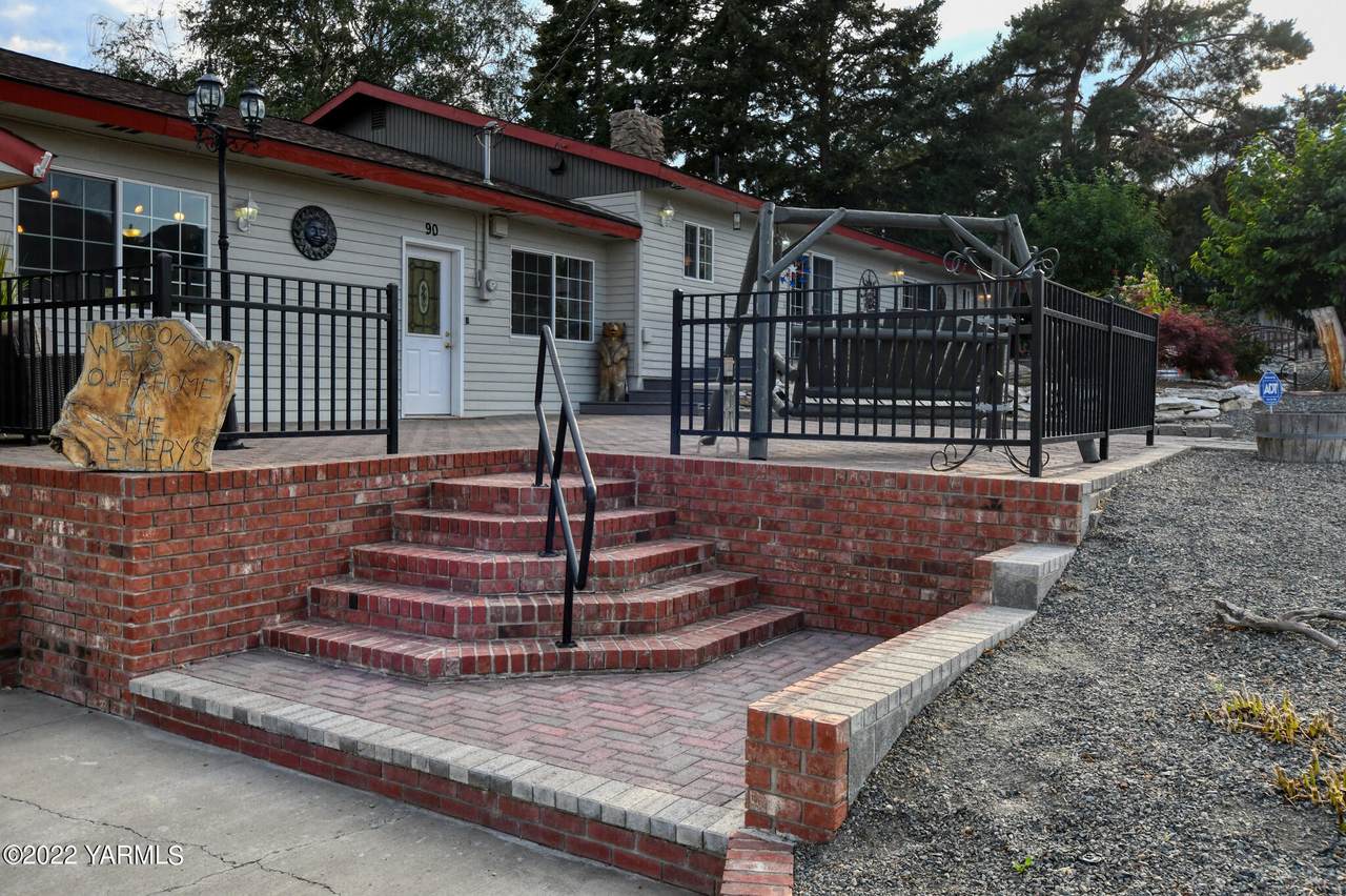 90 Rankin Rd - Photo 1