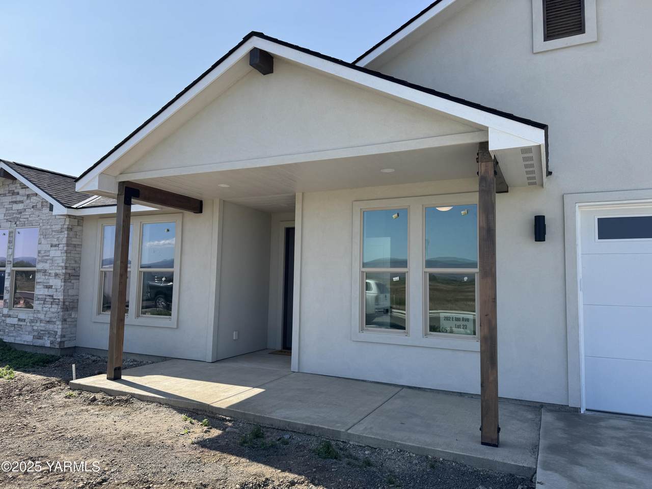 202 Ian Ave - Photo 1