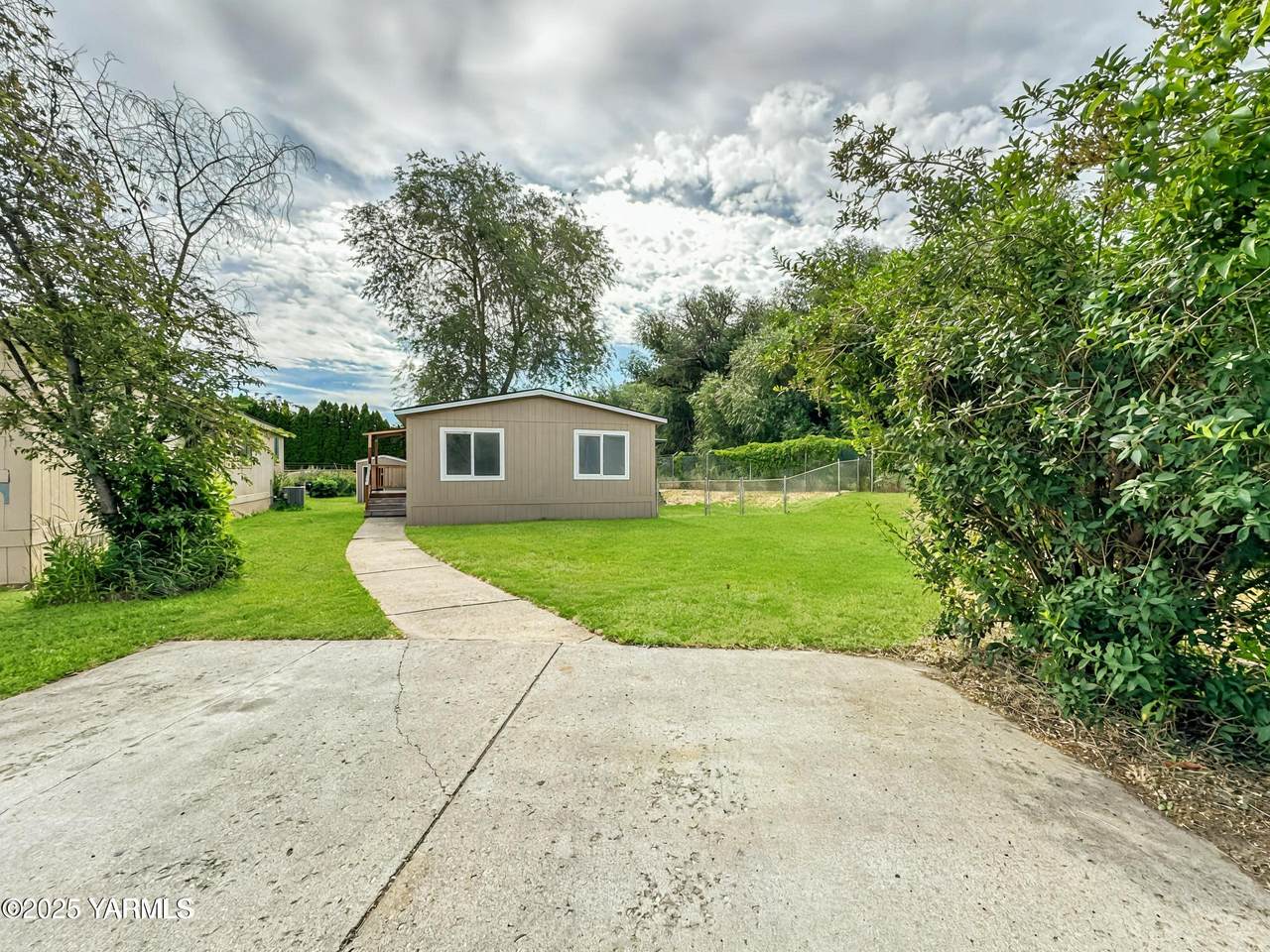 7610 Nob Hill Blvd - Photo 1