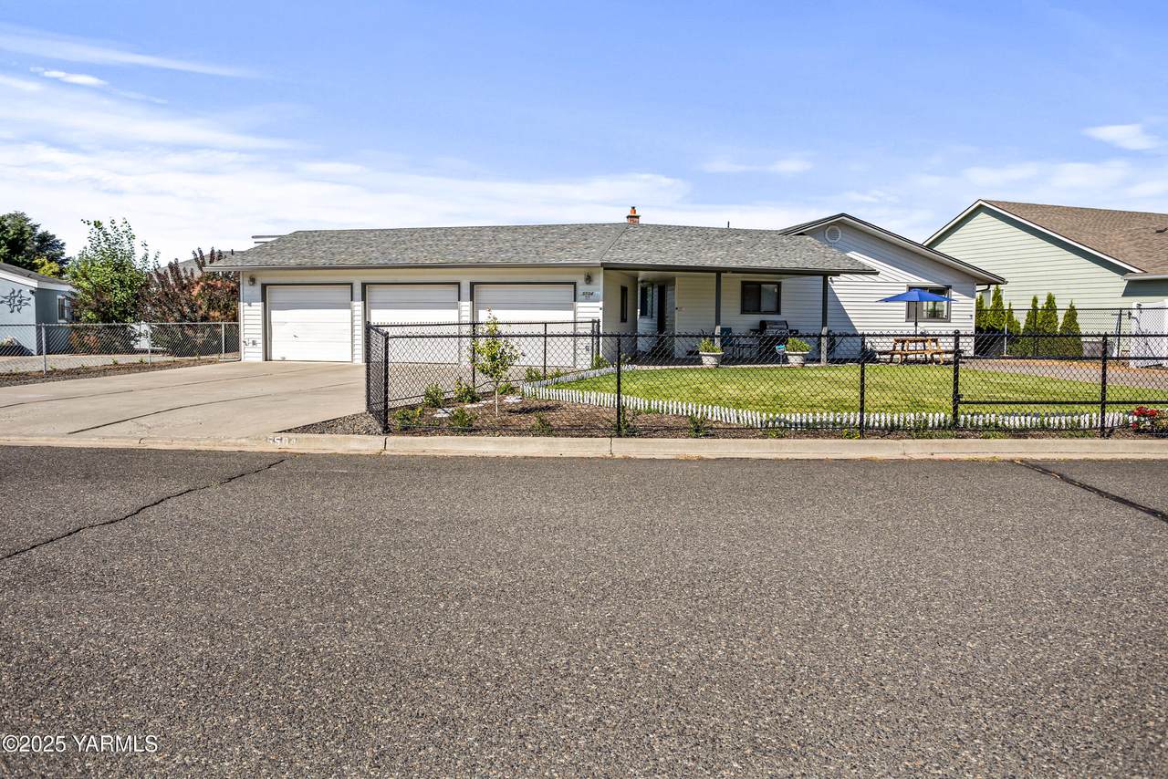 5504 Pear Butte Dr - Photo 1