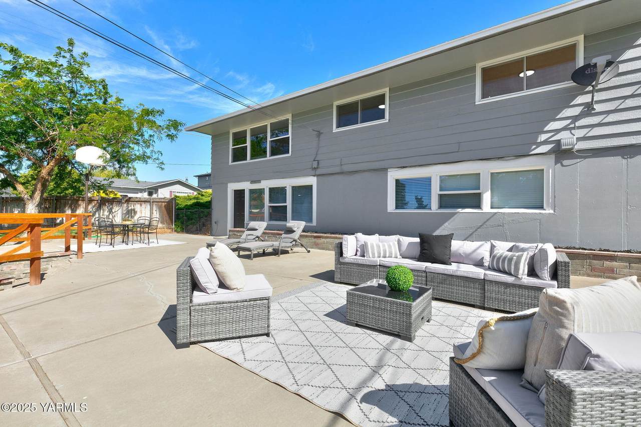 5502 Hilltop Dr - Photo 1