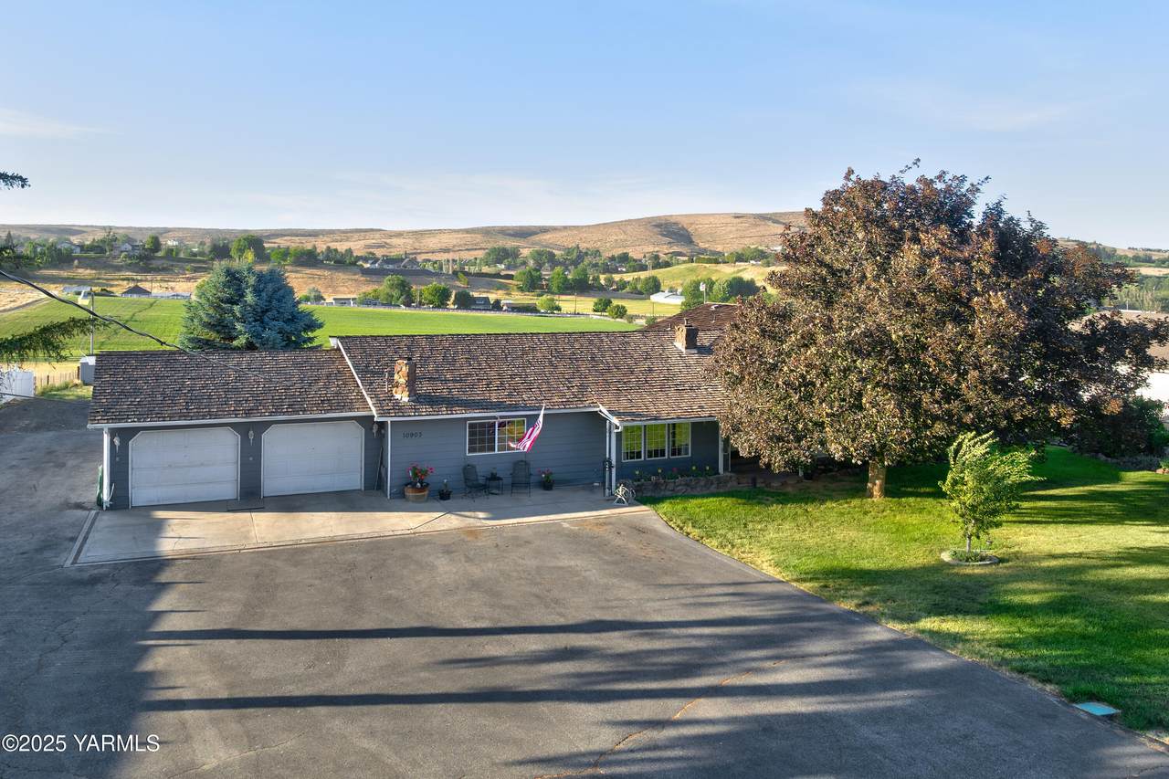 10903 Tieton Dr - Photo 1