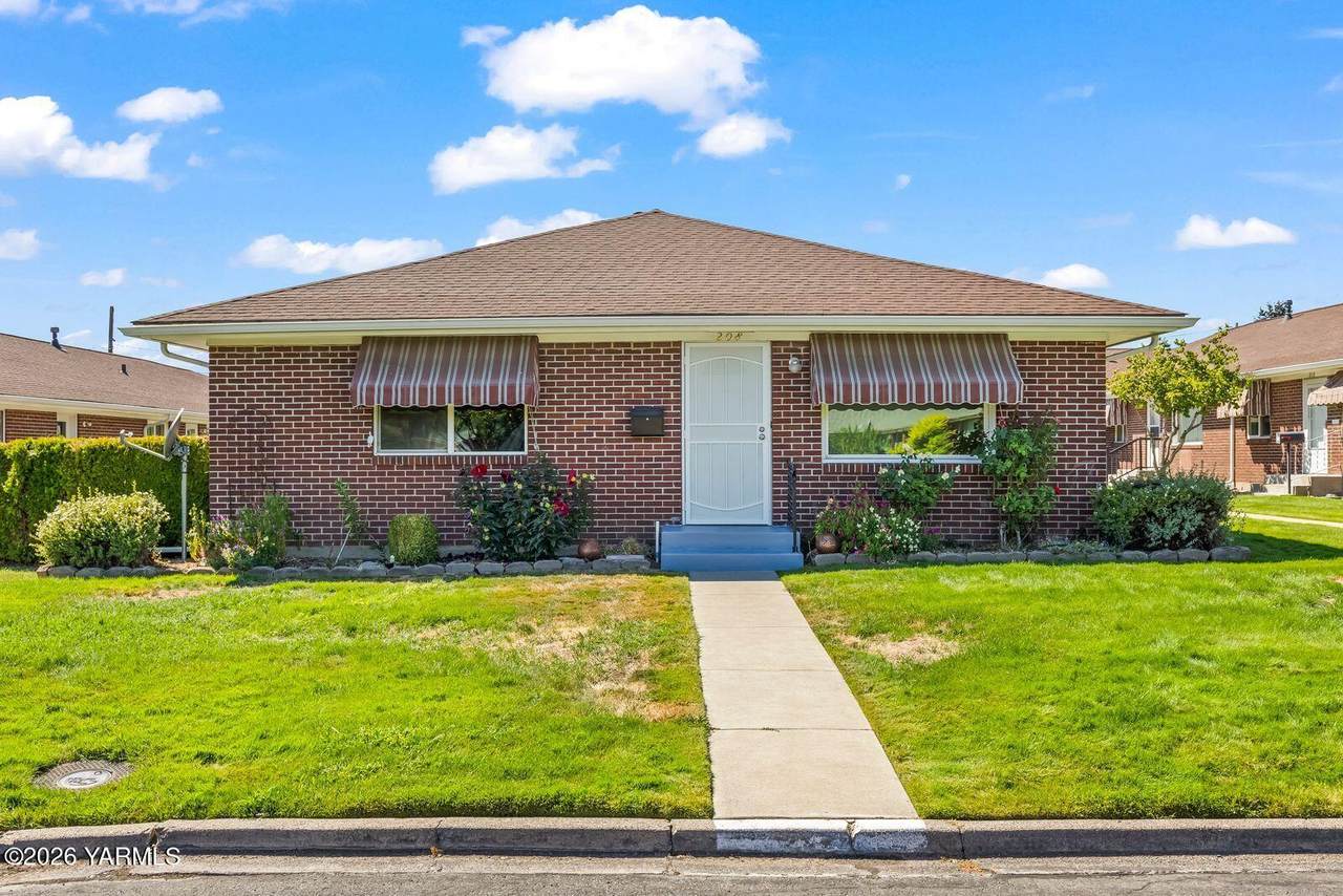 208 41st Ave - Photo 1