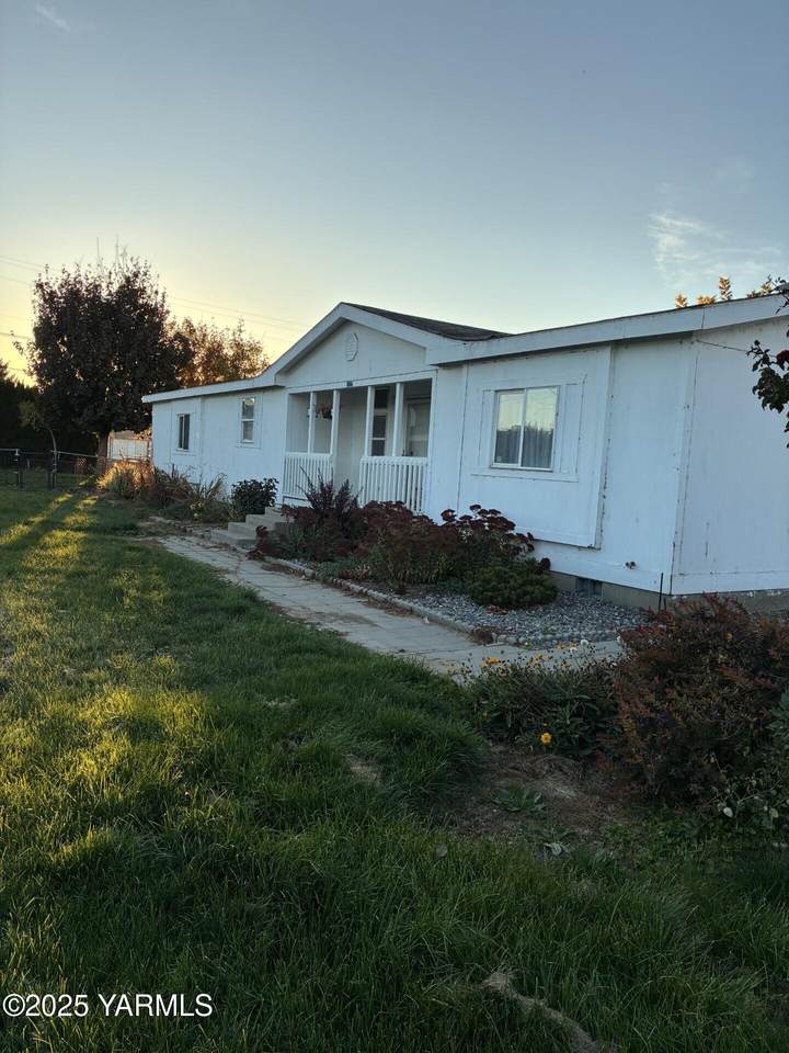 605 Dean Ave - Photo 1