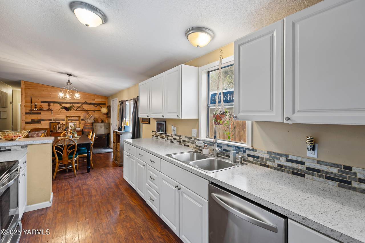 2230 Landon Ave - Photo 1