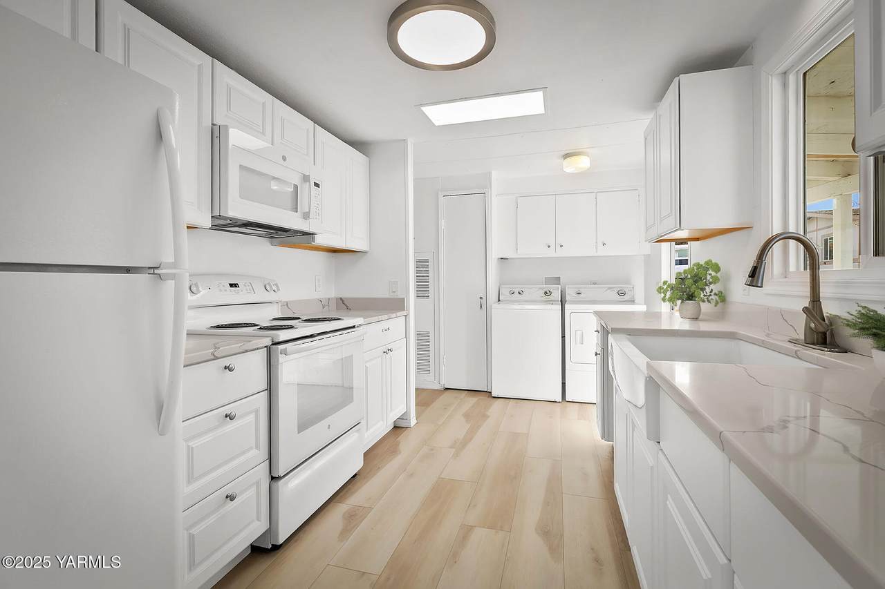 802 40th Ave - Photo 1